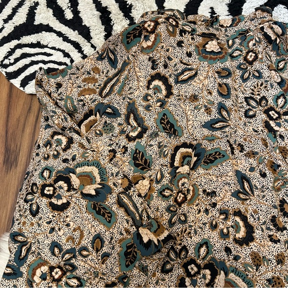 Evereve Blouse Size S Tan with Floral Print of //blues and Greens - Picture 5 of 6